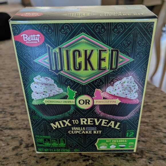 WICKED Mix To Reveal Vanilla Cupcake Kit - Picture 1 of 5